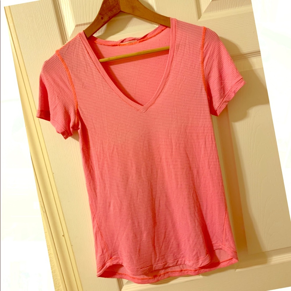 Lululemon ‘silverthread’ no-stink technology top